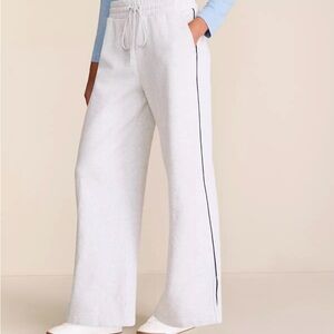 Lou and Grey Women’s Wide-Leg Sweatpants with piping on leg.size xl